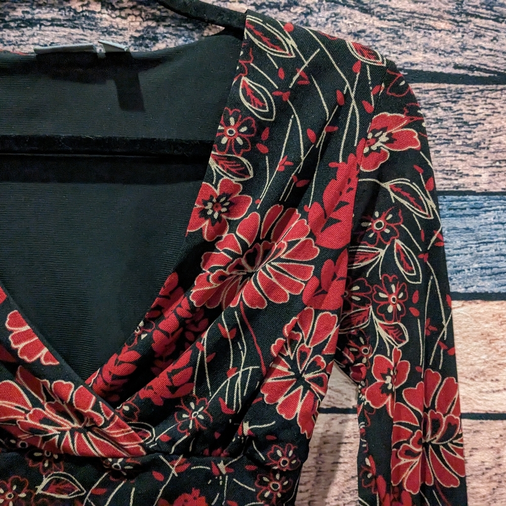 Y2K Vintage Red and Black Long Sleeve V Neck Shirt